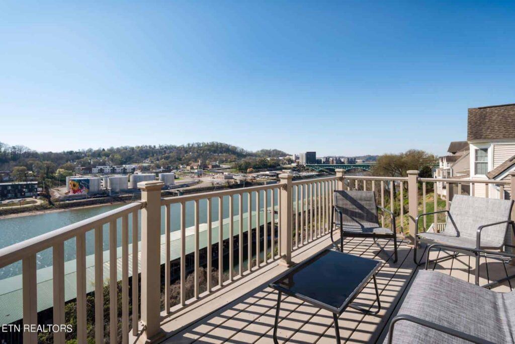 550-Riverfront-182336071190