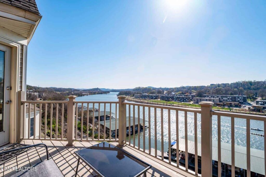 550-Riverfront-182338996477