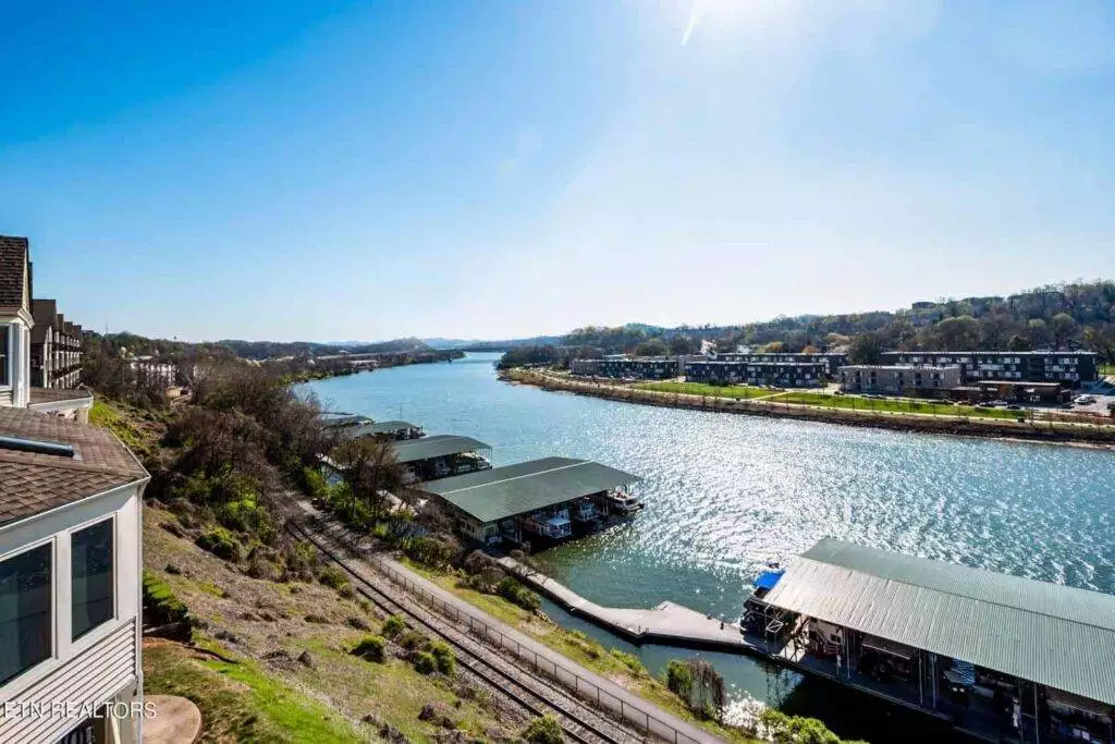 550-Riverfront-182342215134