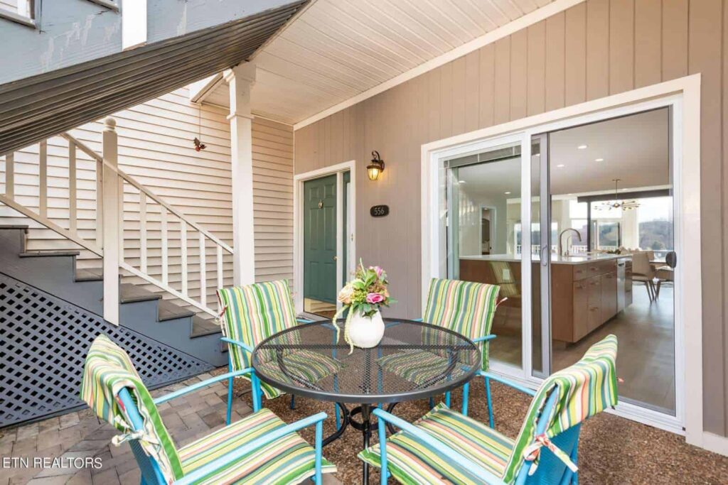 556-Riverfront-142425991