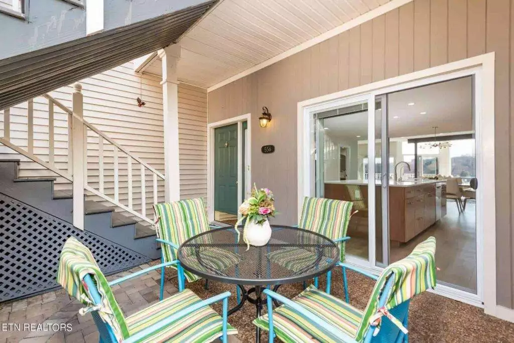 556-Riverfront-142425991