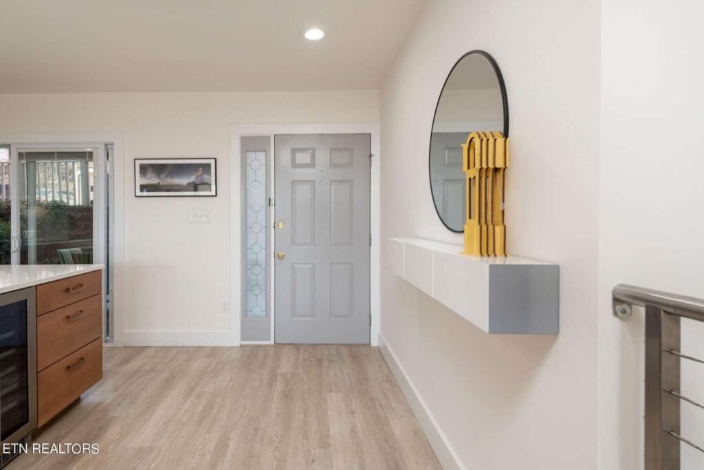 556-Riverfront-222786293