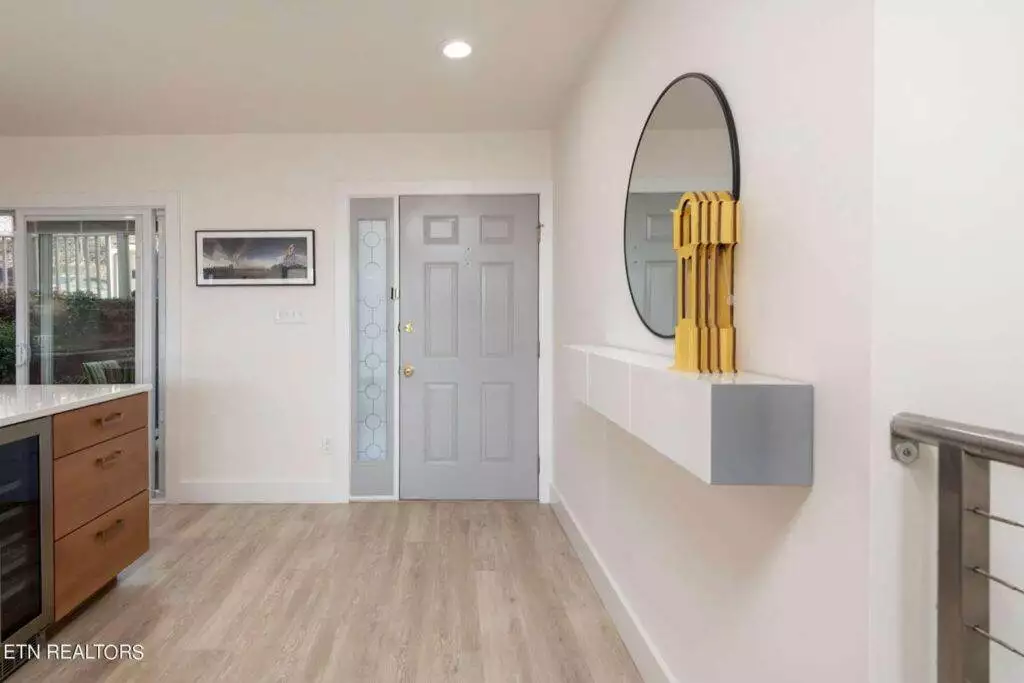 556-Riverfront-222786293
