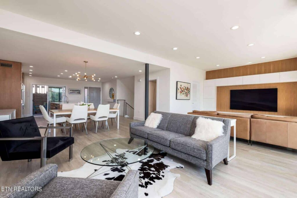 556-Riverfront-243931115