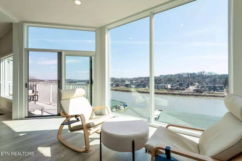 556-Riverfront-257585323