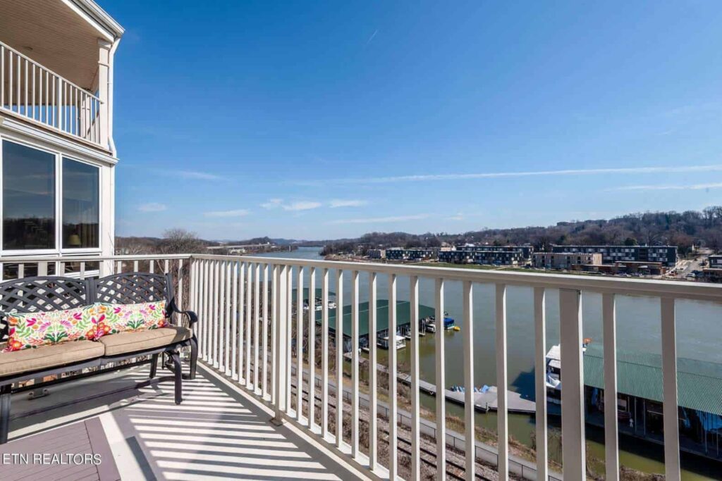 556-Riverfront-300441528