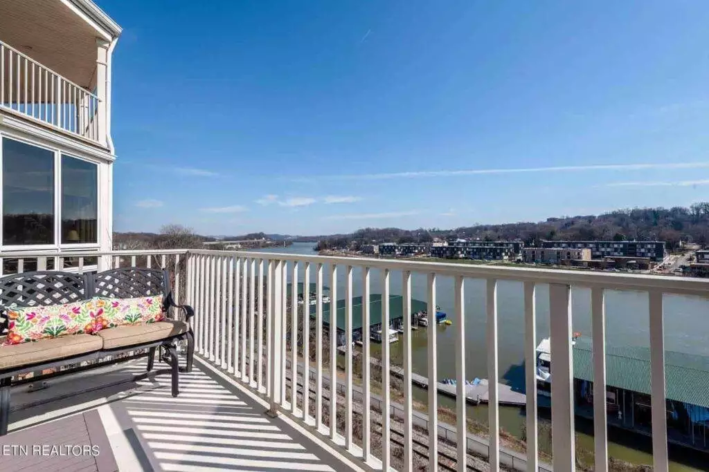 556-Riverfront-300441528