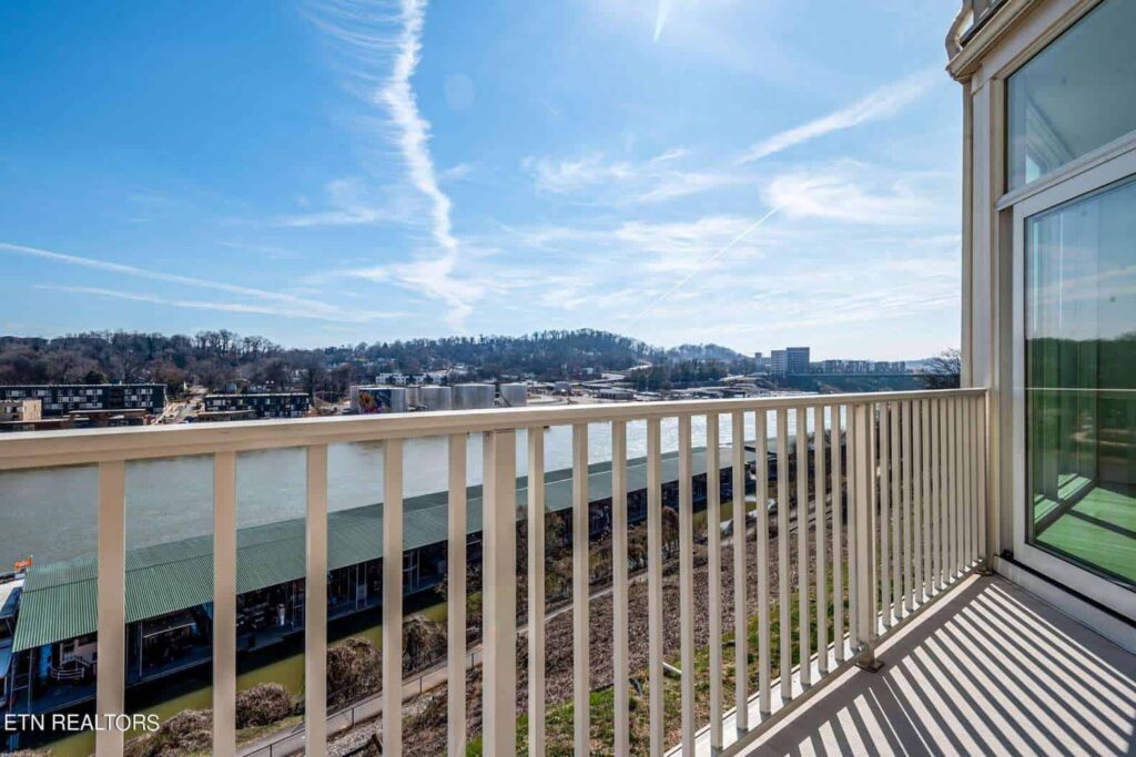 556-Riverfront-303814919