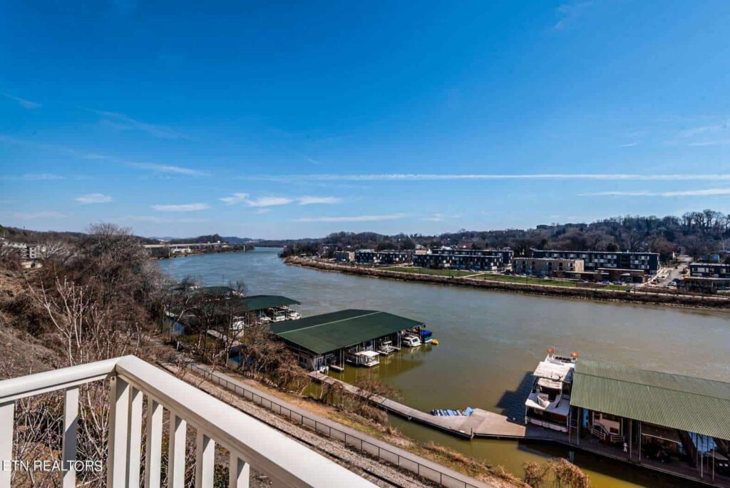 556-Riverfront-306820146