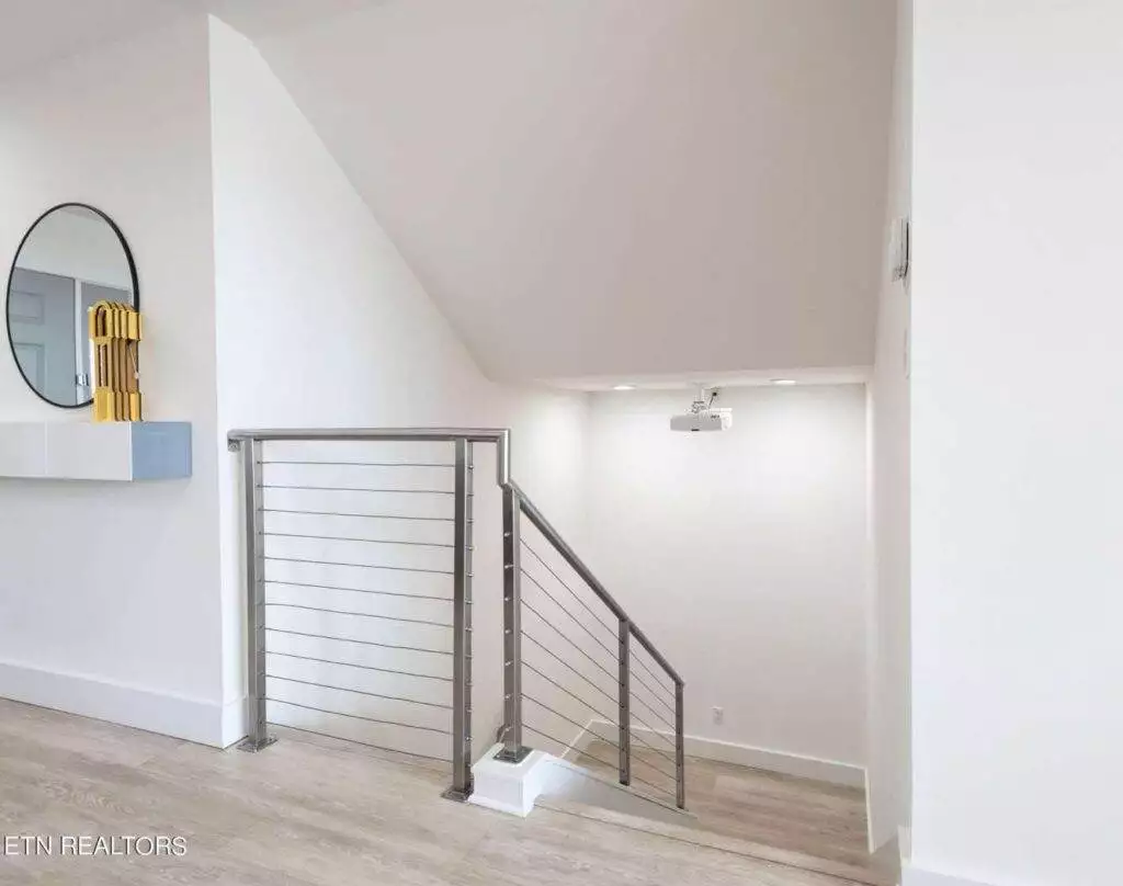 556-Riverfront-312563363