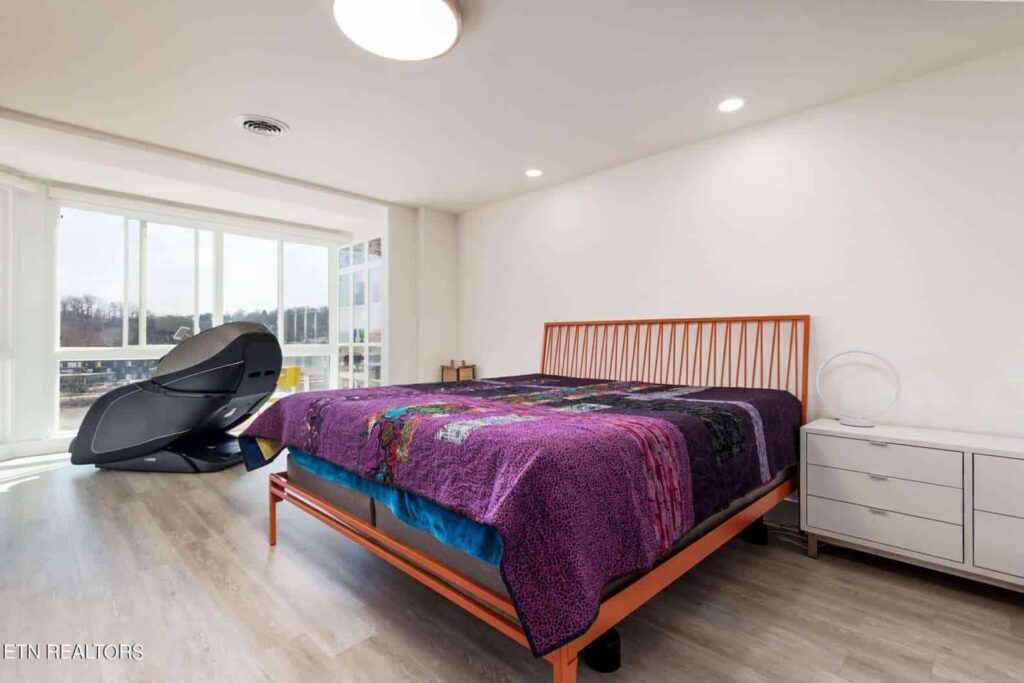 556-Riverfront-315311344