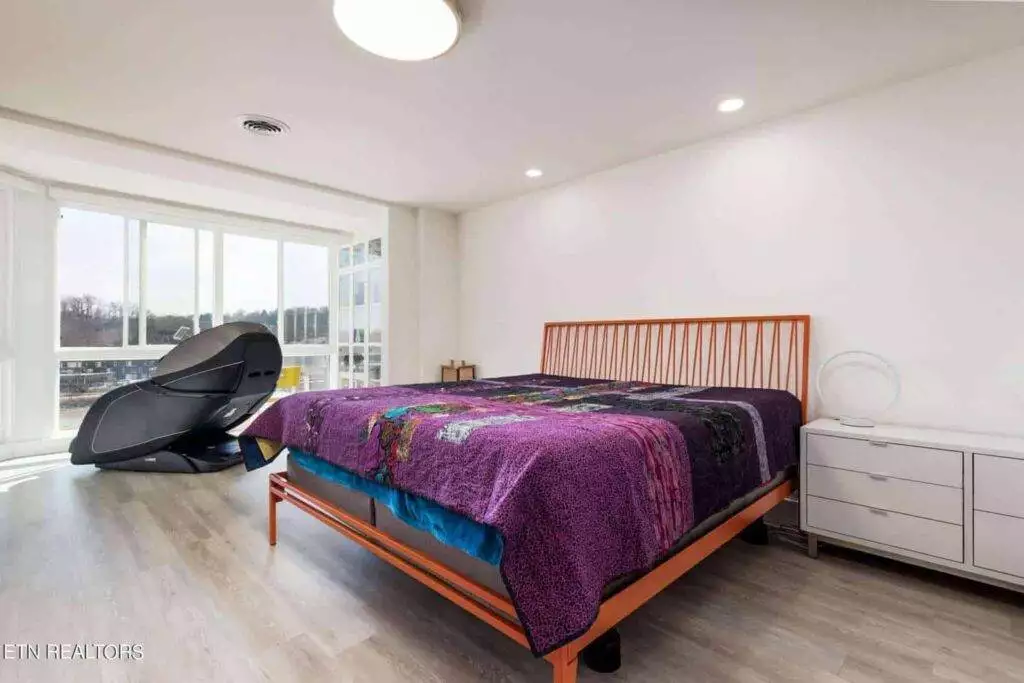 556-Riverfront-315311344