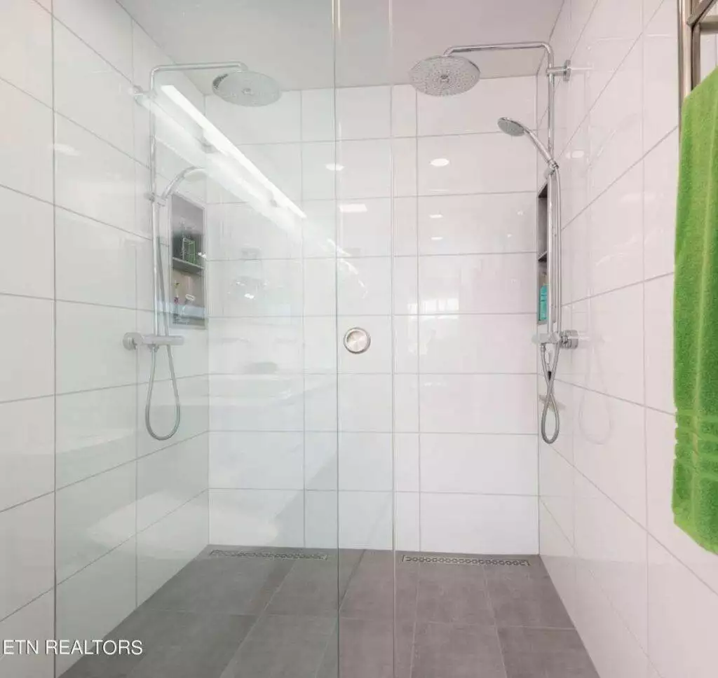 556-Riverfront-320295668