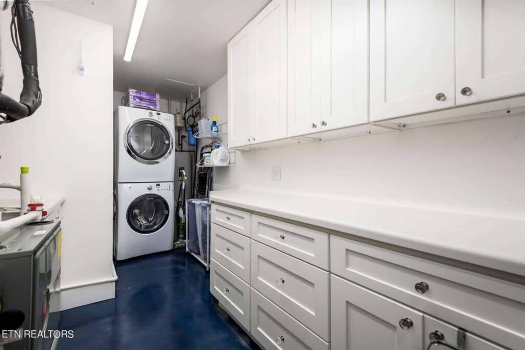 556-Riverfront-331801306