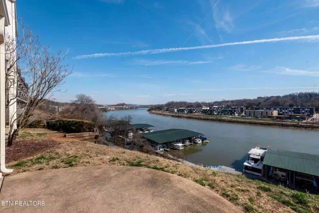 556-Riverfront-334777560