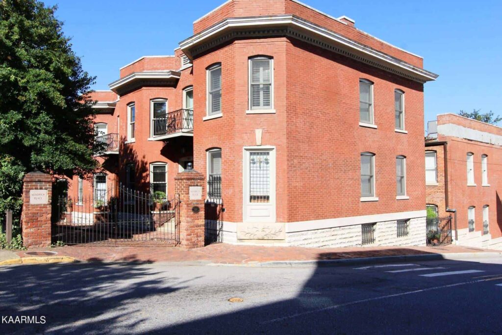 607-Kendrick-Place-1209186328