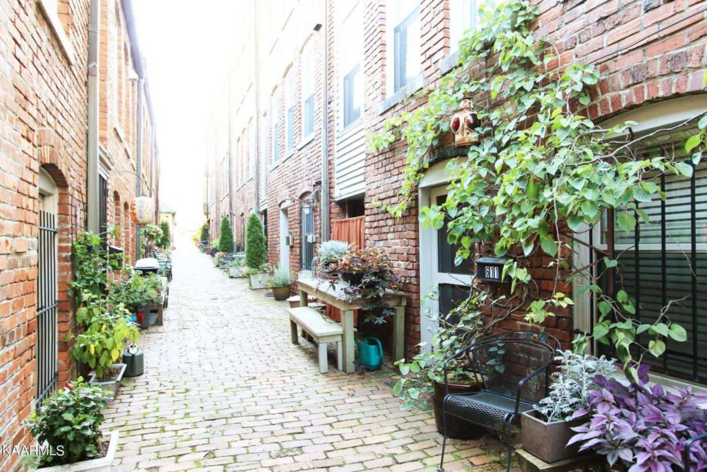607-Kendrick-Place-1220799479