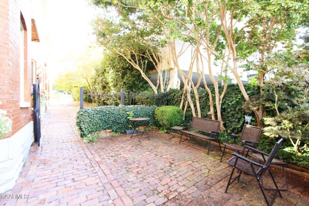 607-Kendrick-Place-1224331344