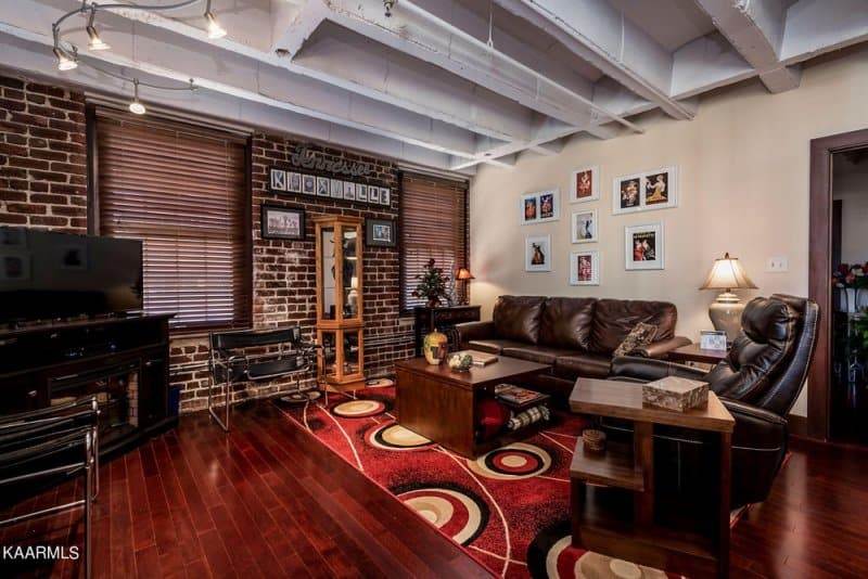 Crown-Court-Condominiums-328919810