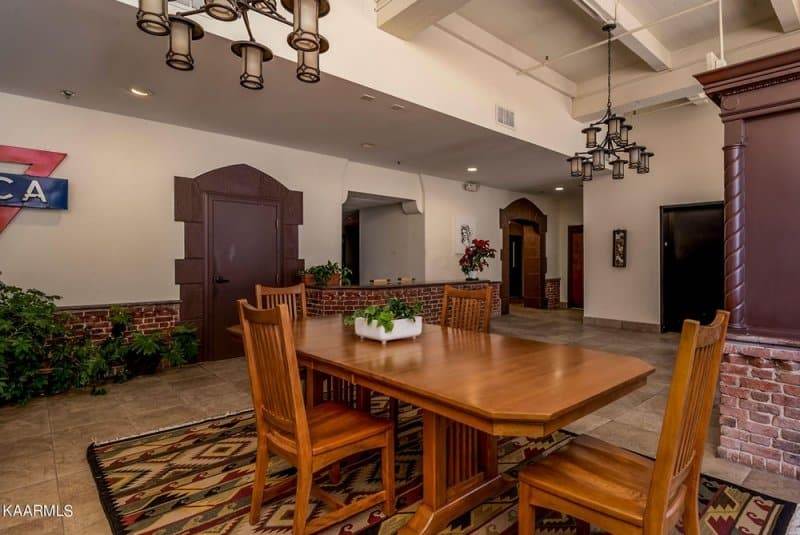 Crown-Court-Condominiums-410065748