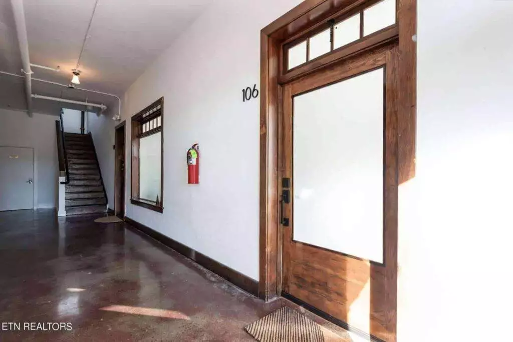 Fairmont-Flats-106-555690860