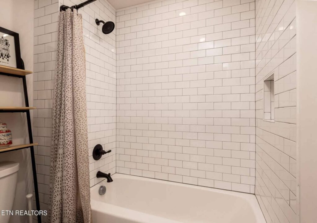 Fairmont-Flats-106-640835745