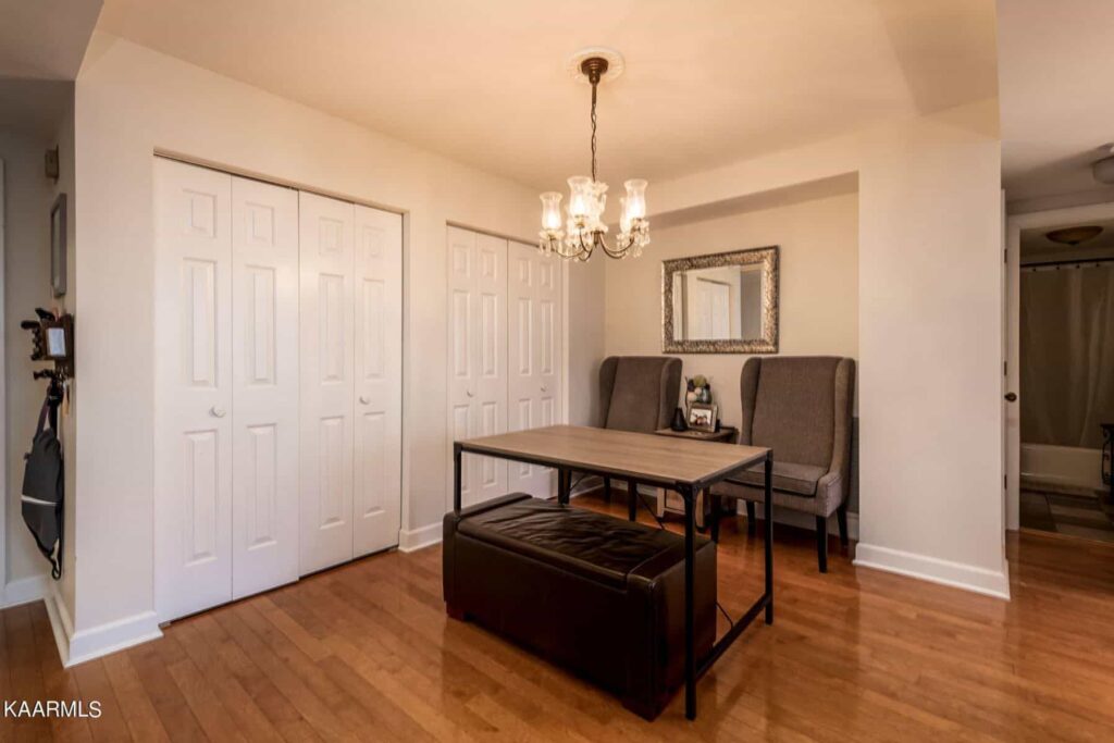Pembroke-303-107774094