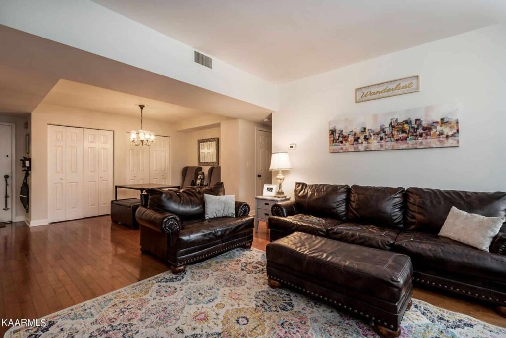 Pembroke-303-124236488