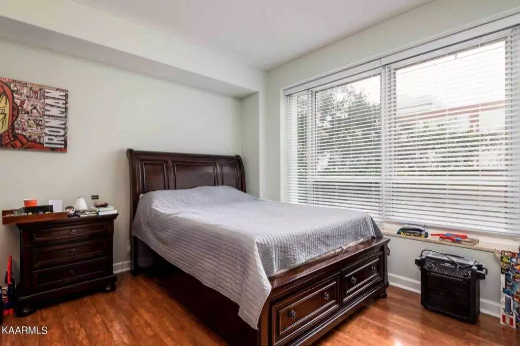 Pembroke-303-133796911