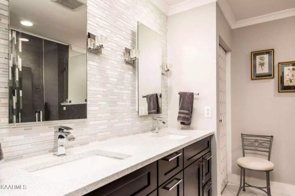 Pembroke-603-615365222