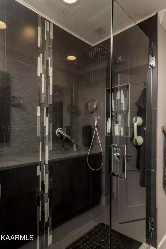 Pembroke-603-617804885