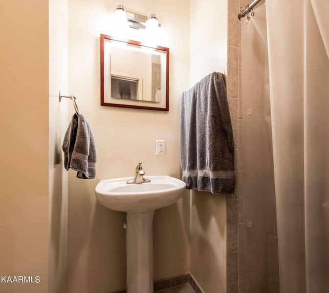 Residences-at-Market-Square-303-31228104