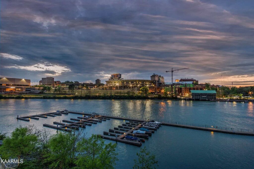 Riverwalk-322-19185614848663