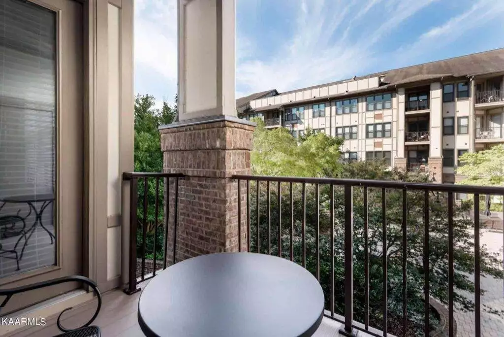 Riverwalk-322-23233650509843