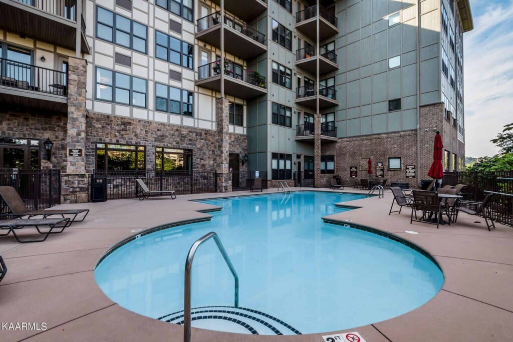 Riverwalk-322-23233715032348
