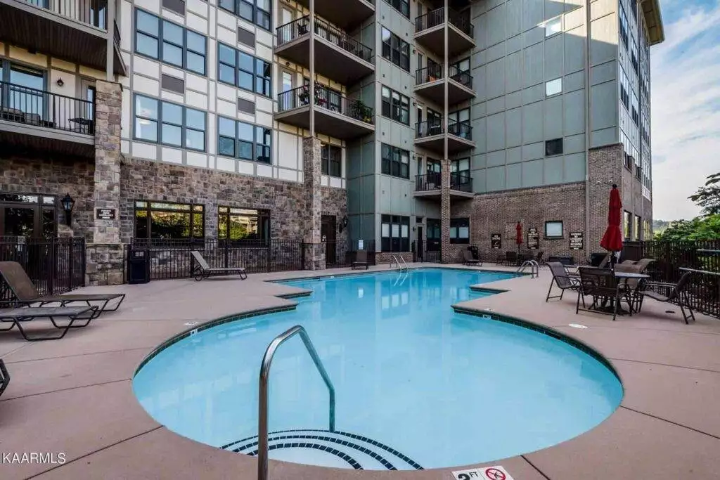 Riverwalk-322-23233715032348