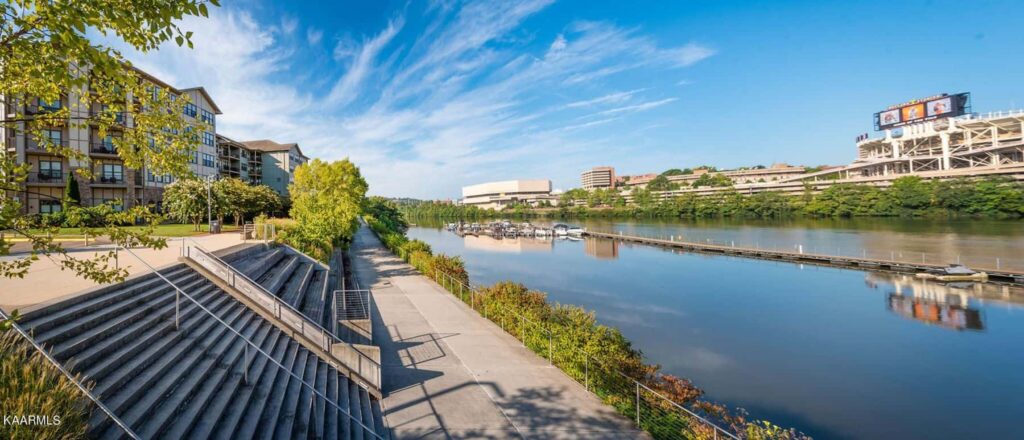 Riverwalk-322-23233719713886