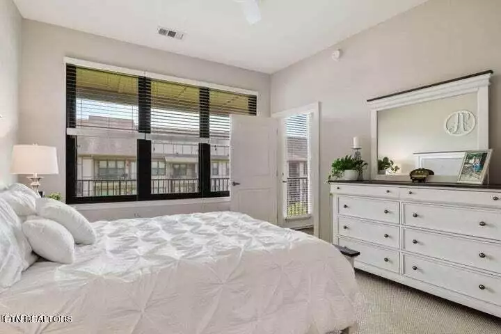 Riverwalk-526-165333208277
