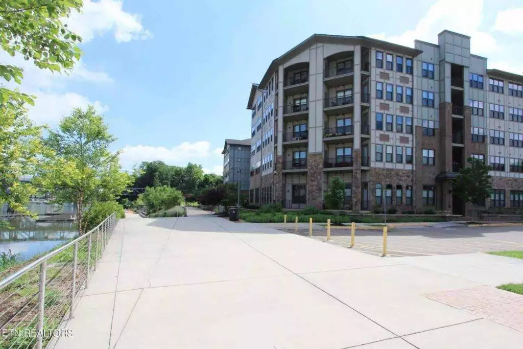 Riverwalk-526-174705426177