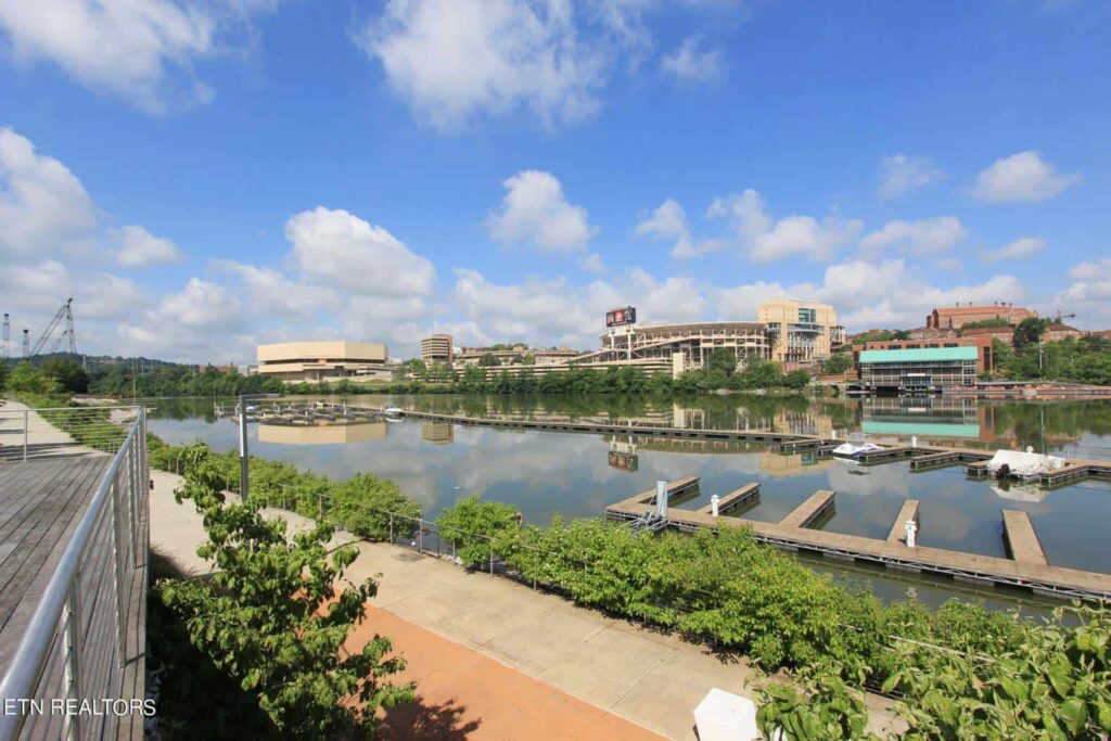Riverwalk-526-174752391101