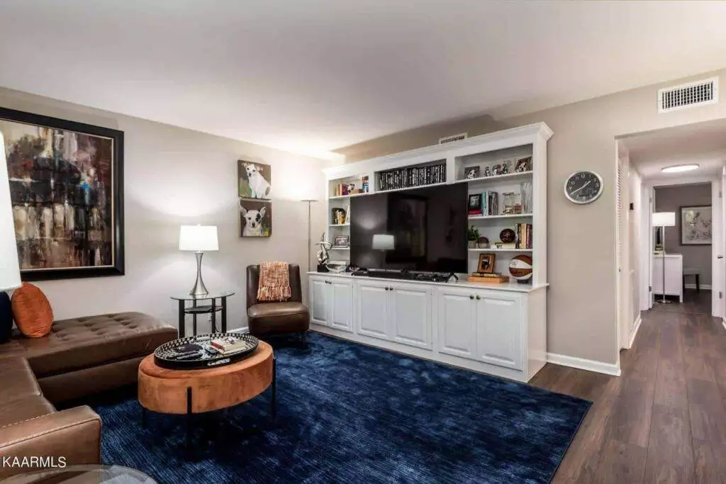 Sequoyah-Square-Condominiums-520-232034339126