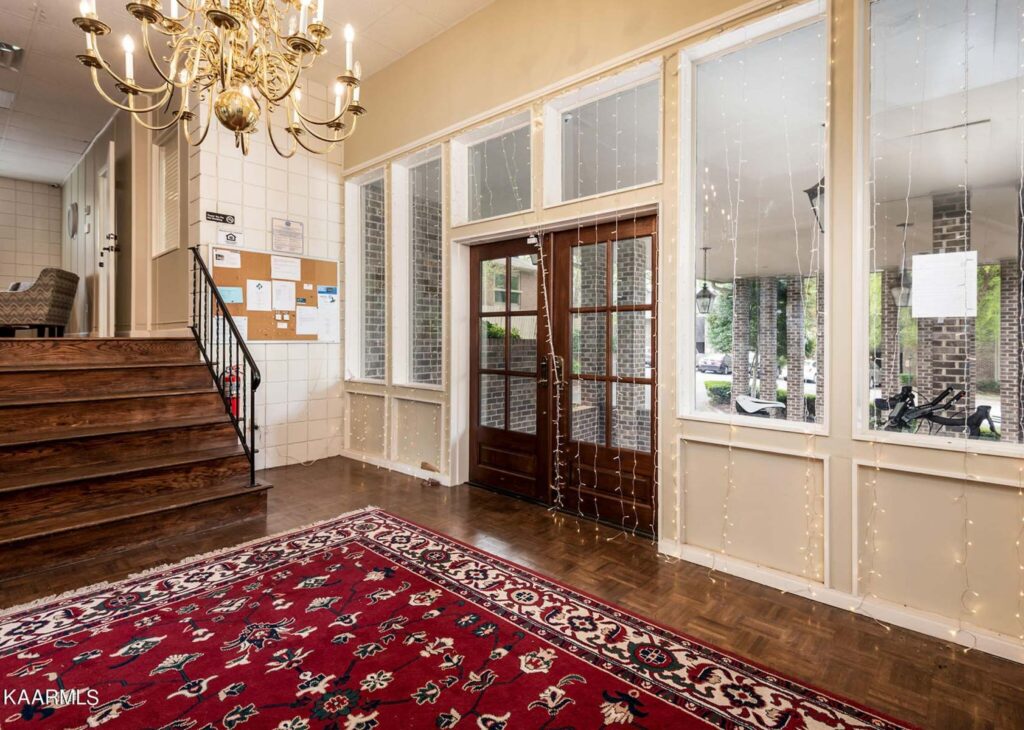Sequoyah-Square-Condominiums-520-232113544242