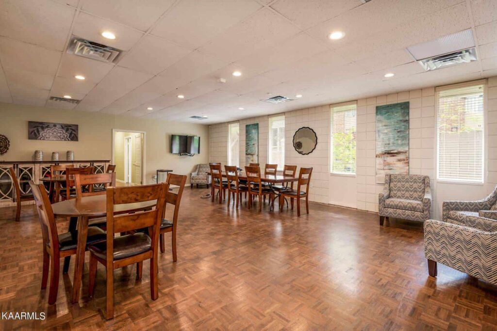 Sequoyah-Square-Condominiums-520-232116301111