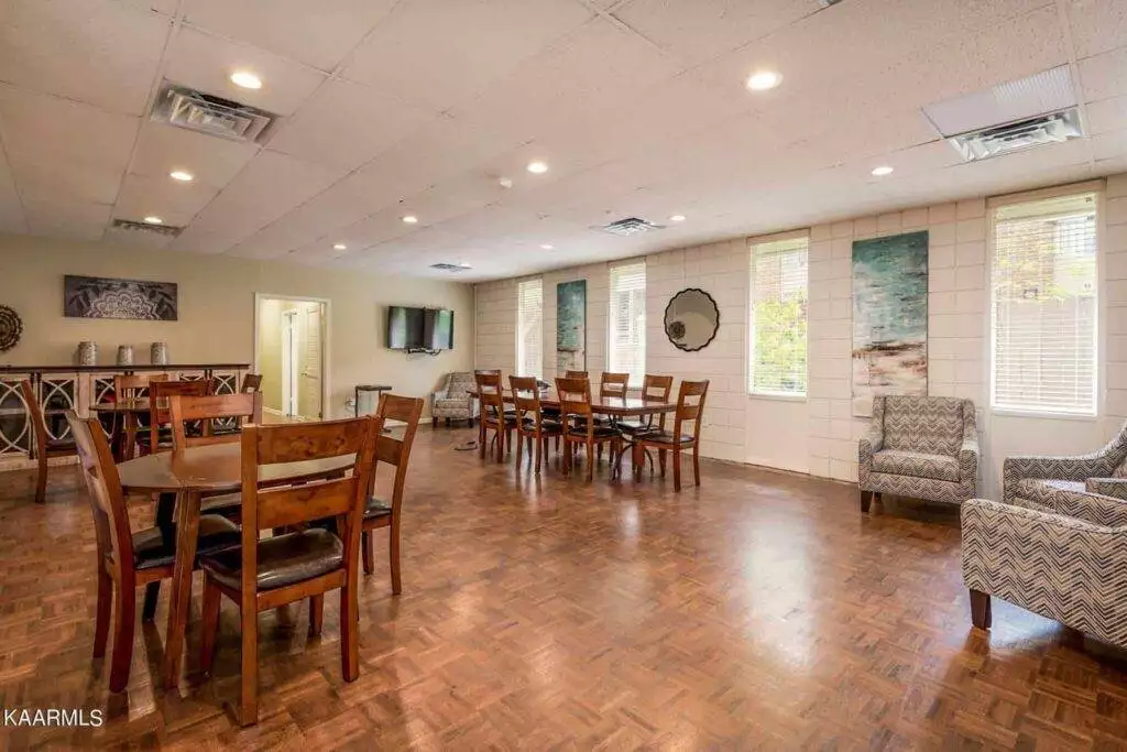 Sequoyah-Square-Condominiums-520-232116301111