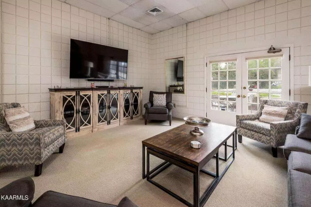Sequoyah-Square-Condominiums-520-232123928425