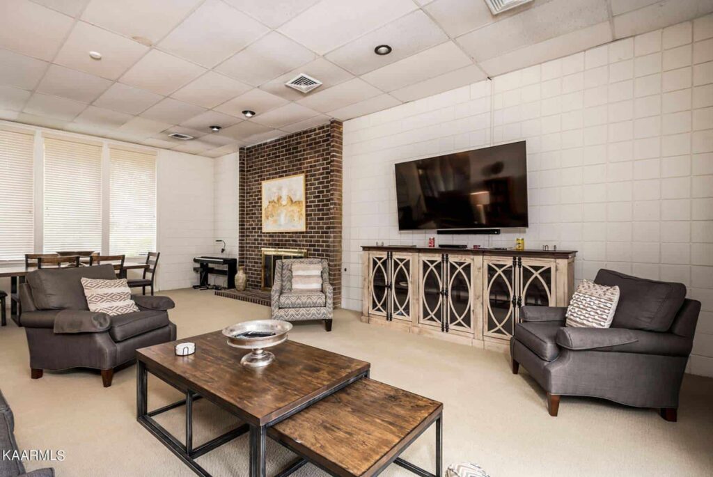 Sequoyah-Square-Condominiums-520-232126525175