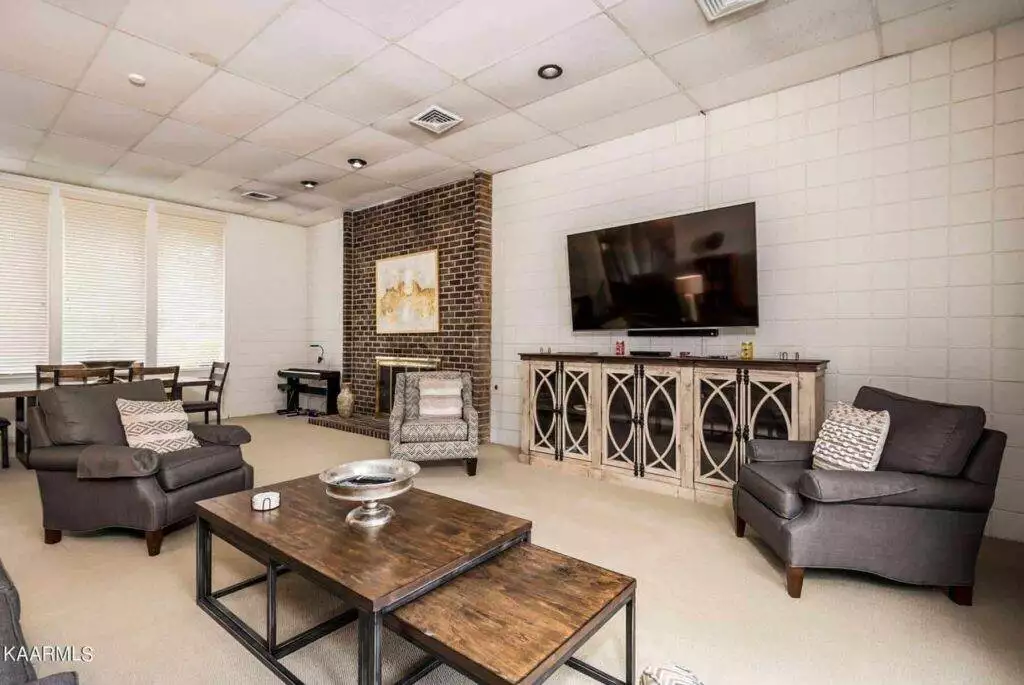 Sequoyah-Square-Condominiums-520-232126525175