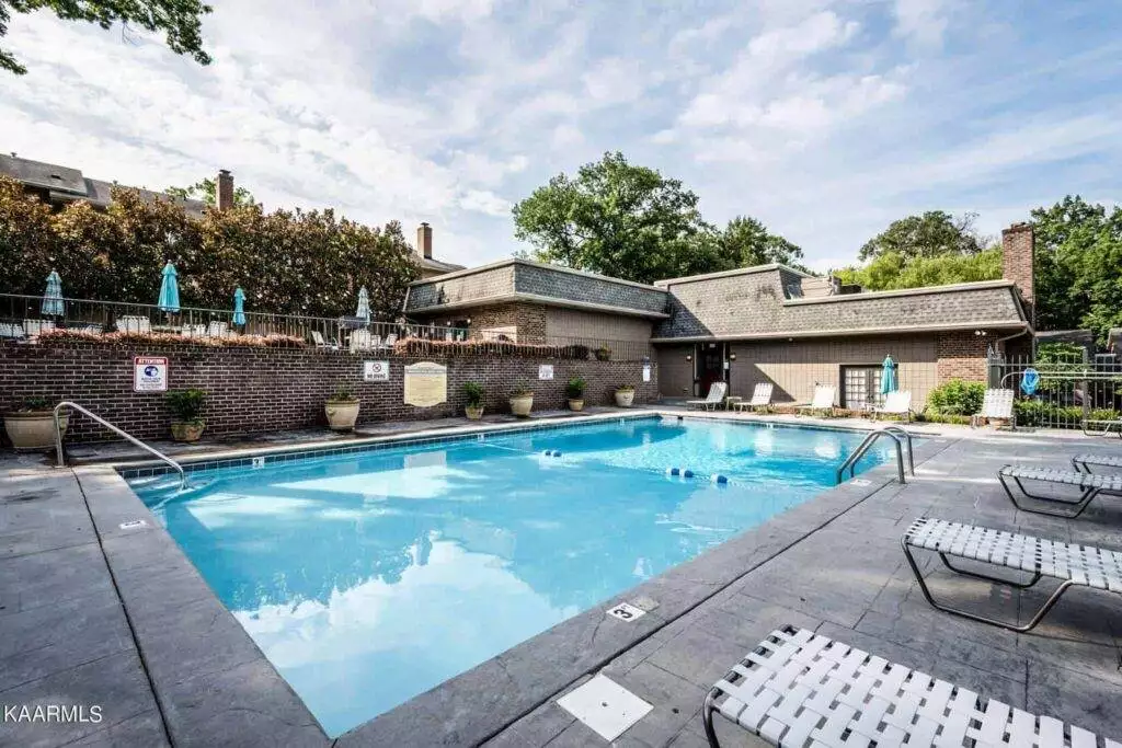 Sequoyah-Square-Condominiums-520-232137975797