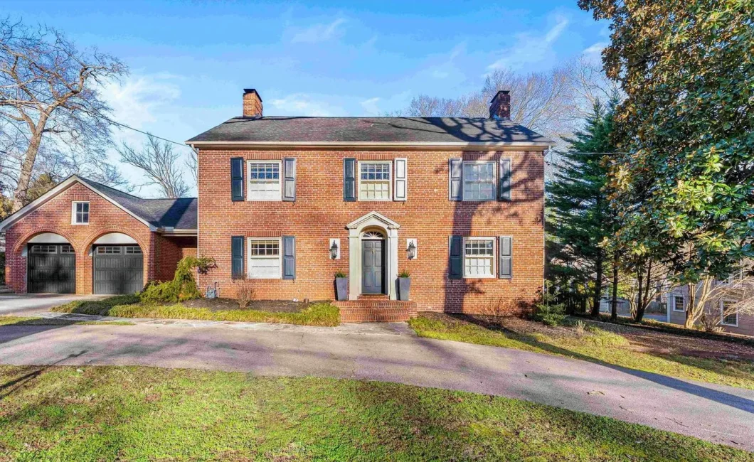 Hillvale Turn in Sequoyah Hills